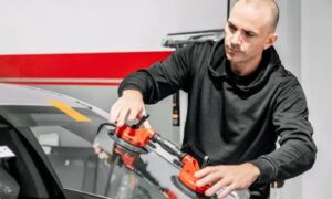 How To Stop a Windshield Crack From Spreading