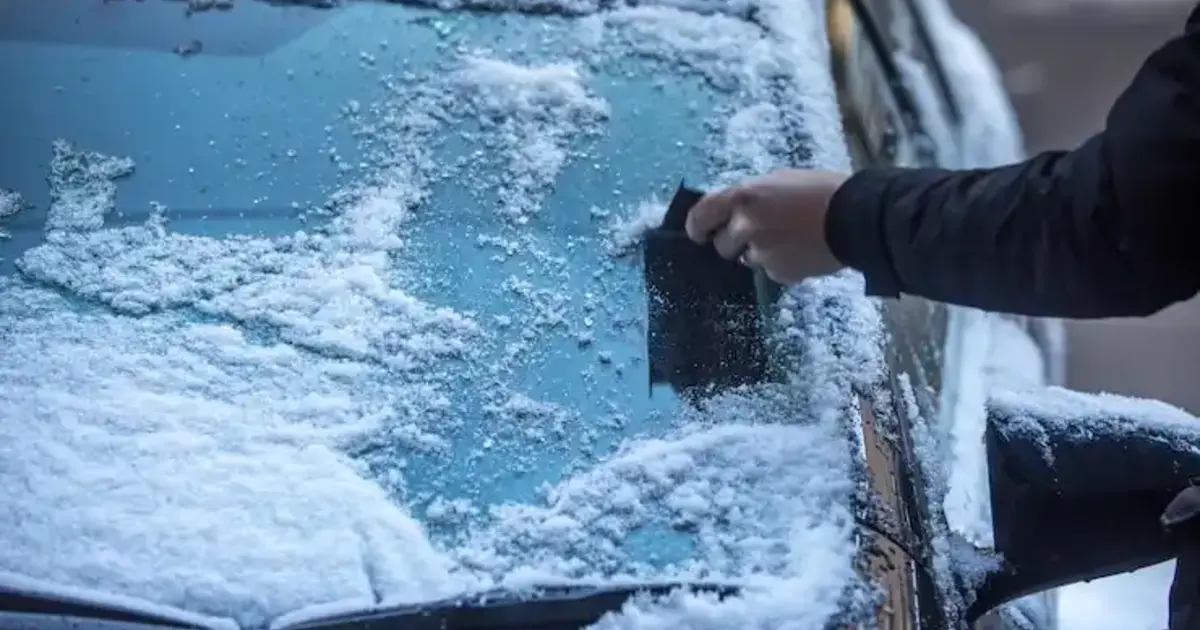 6 Fast Ways: How to Get Frost Off Windshield Safely